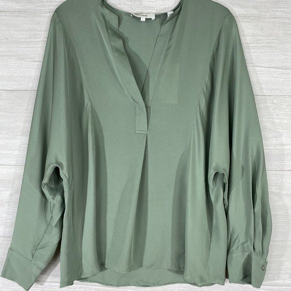 FLASH SALE! HP💕 Vince Silk Placket V-neck  Blouse - Picture 2 of 8